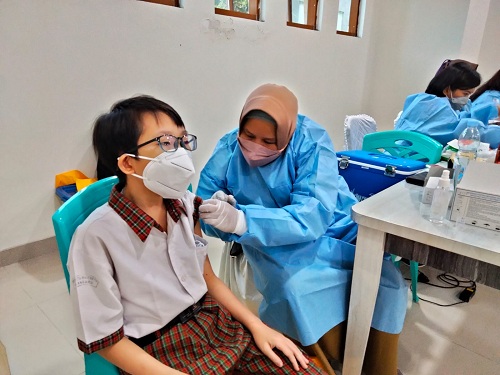 Siswa Metta Maitreya Ikuti Vaksinasi, Berharap Bisa Kembali ke Sekolah